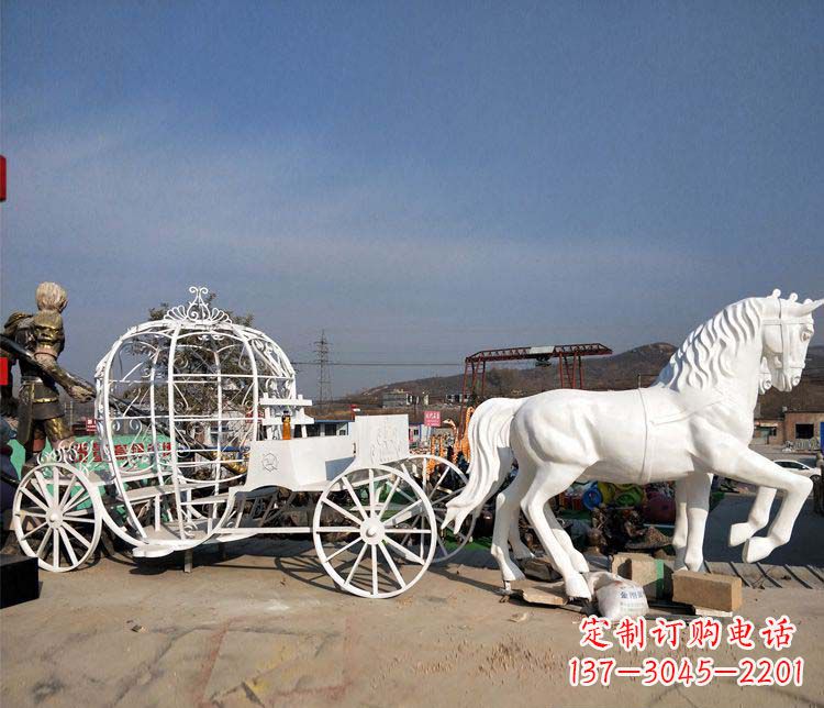 石家庄玻璃钢城市的马车雕塑