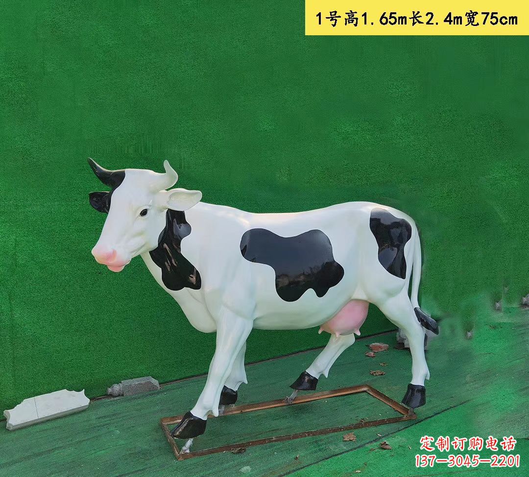石家庄玻璃钢仿真奶牛雕塑精致而可爱