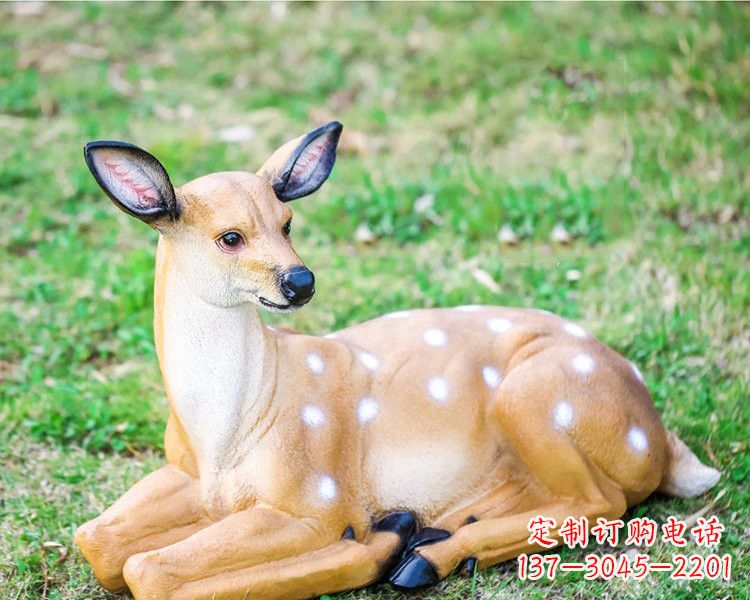 石家庄玻璃钢卧姿梅花鹿雕塑