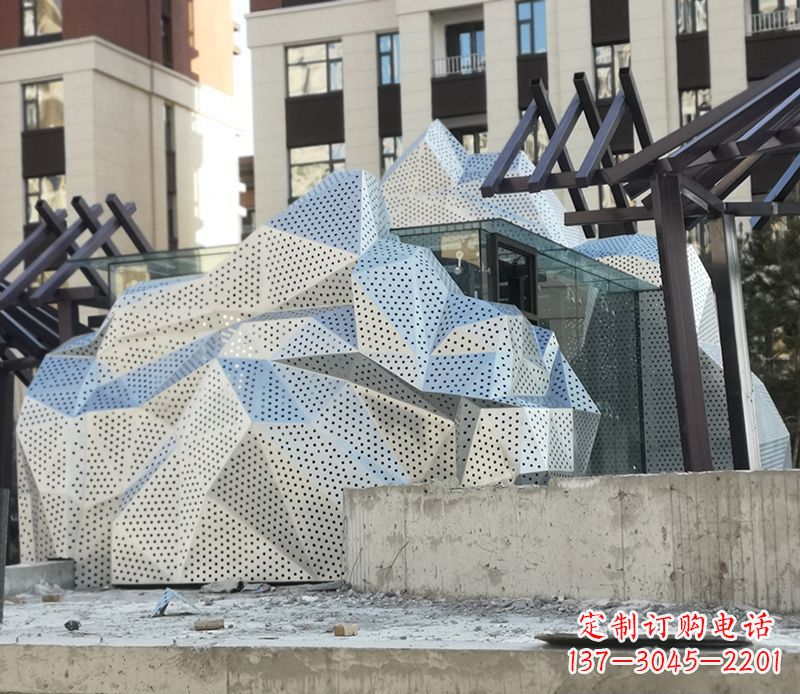 石家庄不锈钢假山雕塑给空间带来更多活力