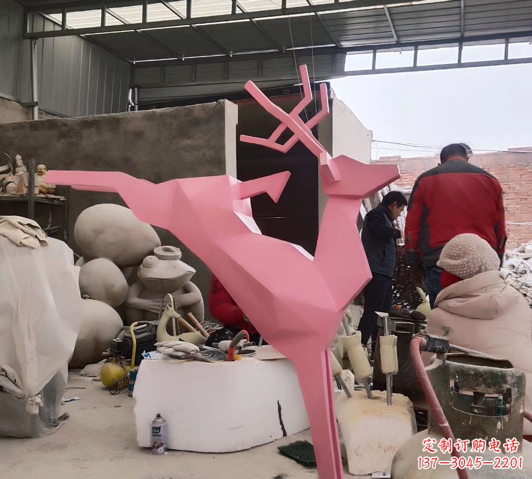 石家庄不锈钢彩绘小鹿雕塑艺术与美感的完美结合
