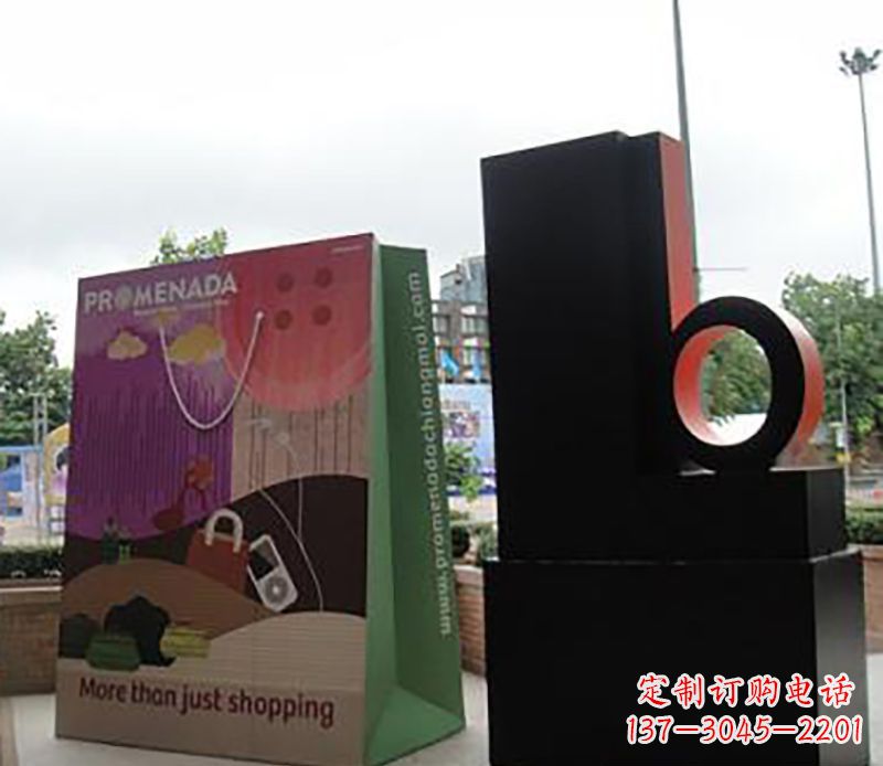 石家庄不锈钢购物袋雕塑为公园带来现代风格