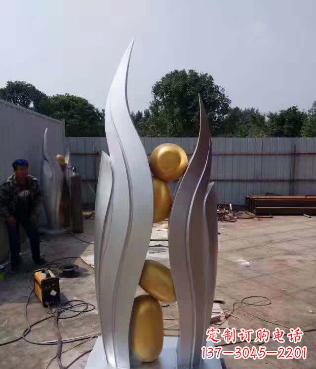 石家庄不锈钢广场翅膀雕塑象征着自由之翼