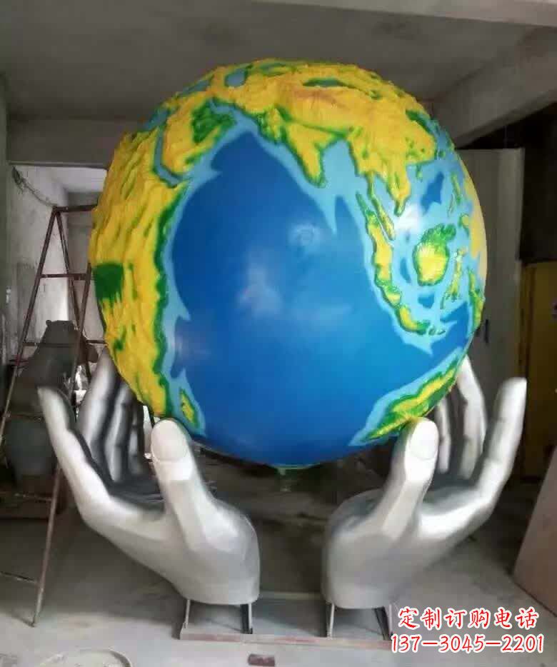 石家庄不锈钢手托地球雕塑精美的艺术作品
