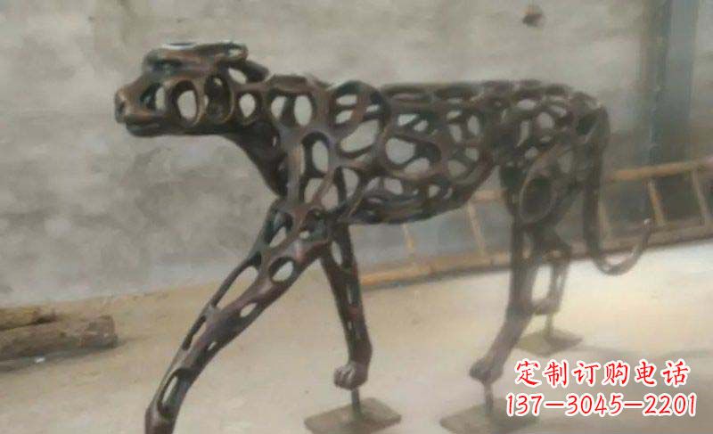 石家庄珍贵的豹雕塑——金钱豹公园的标志