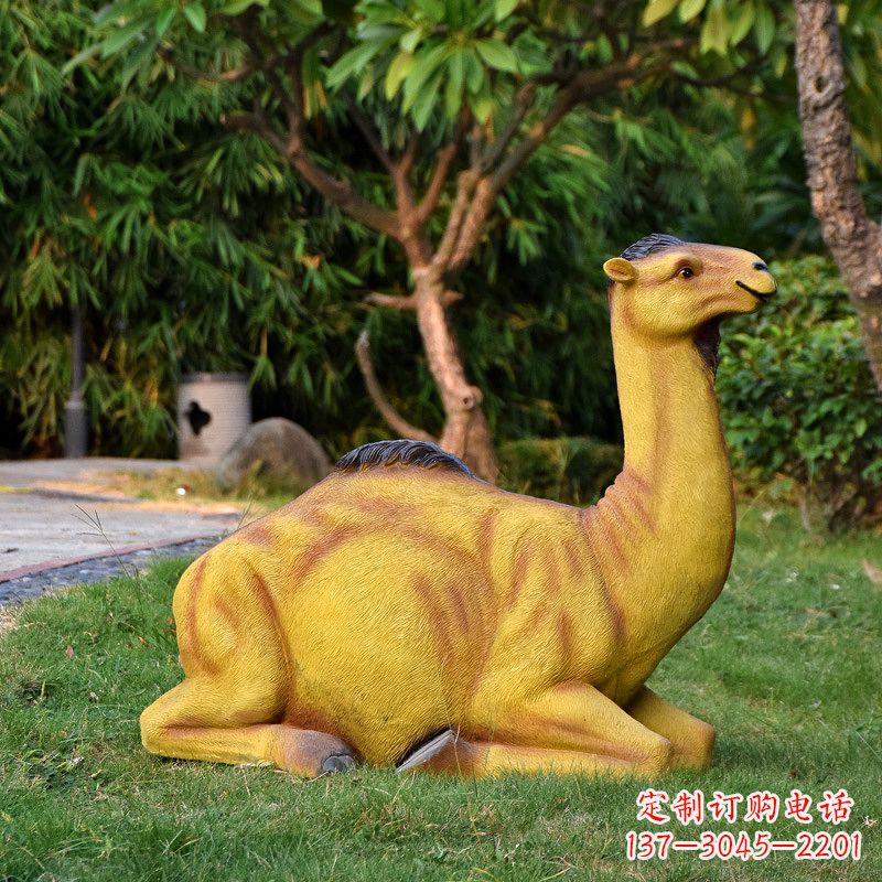 石家庄仿真爬卧的骆驼雕塑-公园草坪动物摆件