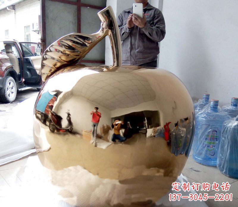 石家庄精美的不锈钢镜面苹果雕塑