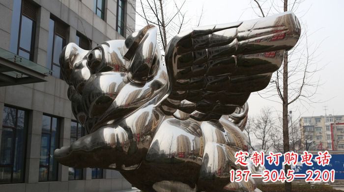 石家庄精美不锈钢大翅膀猪景观雕塑