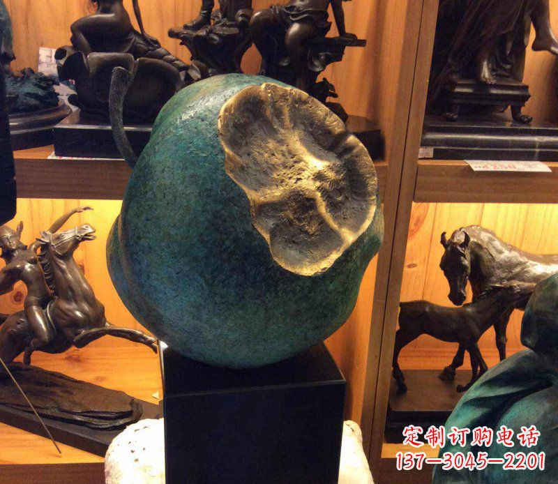 石家庄铜质可爱苹果雕塑