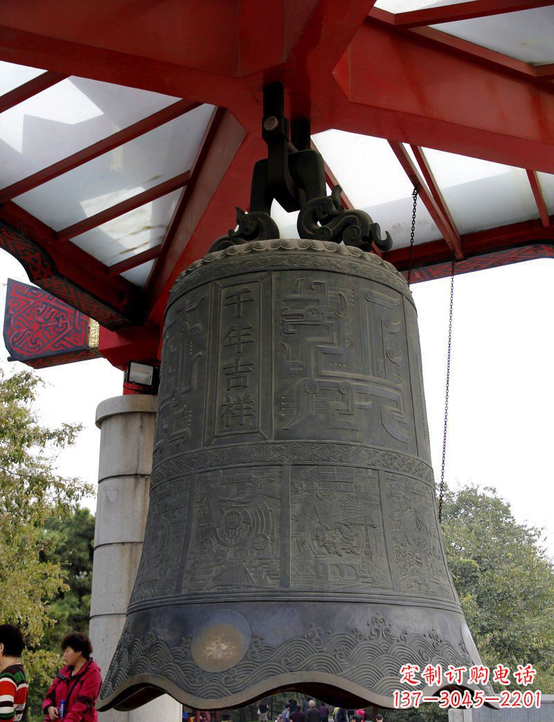 石家庄广场千年吉祥铜钟雕塑