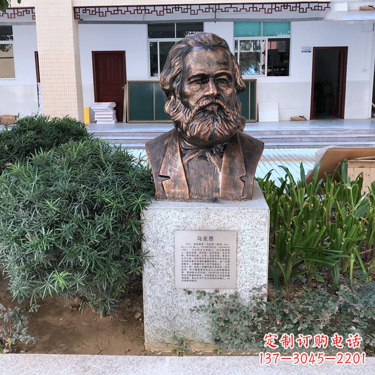 石家庄马克思铸铜头像雕塑，记录校园历史精彩