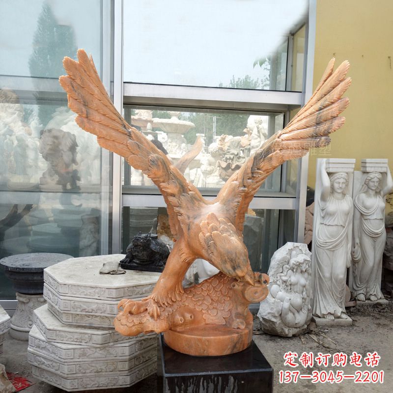 石家庄晚霞红老鹰石雕塑