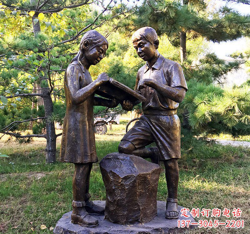 石家庄校园读书的学生铜雕