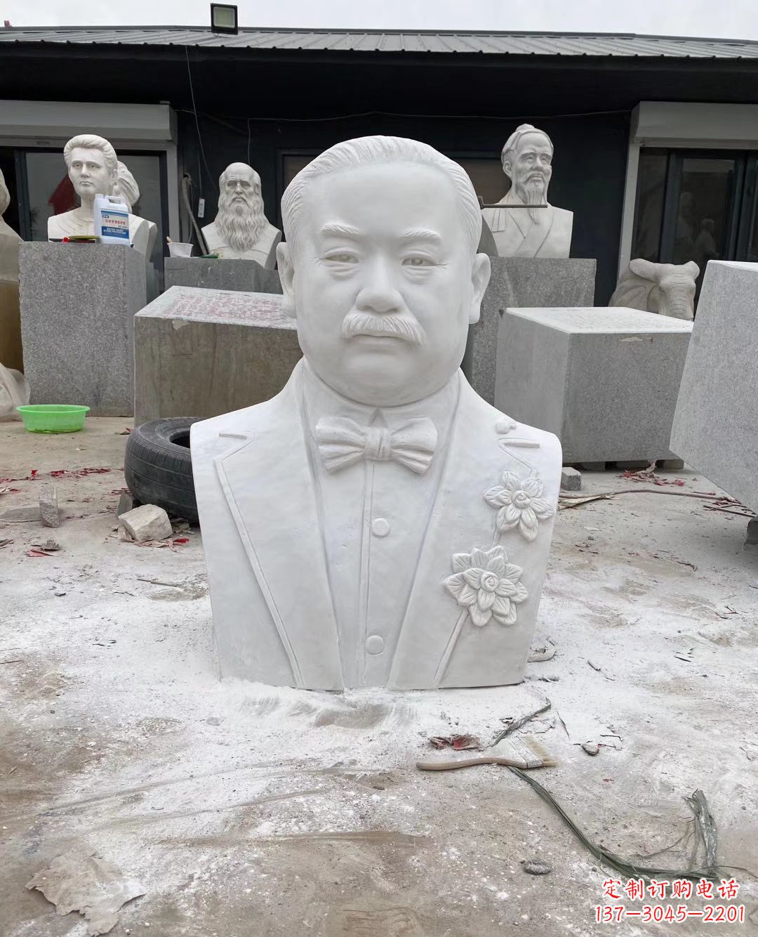 石家庄校园名人詹天佑头像石雕