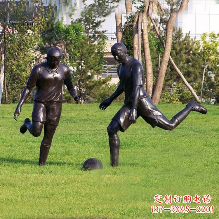 石家庄园林踢足球人物铜雕