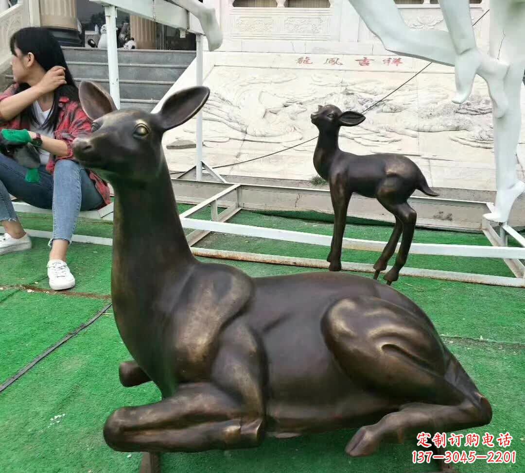 石家庄铸铜广场动物鹿雕塑